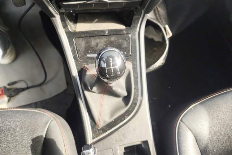 Used Great Wall C50 2014 Upgraded Model 1.5T Manual Elite Version Gear Lever