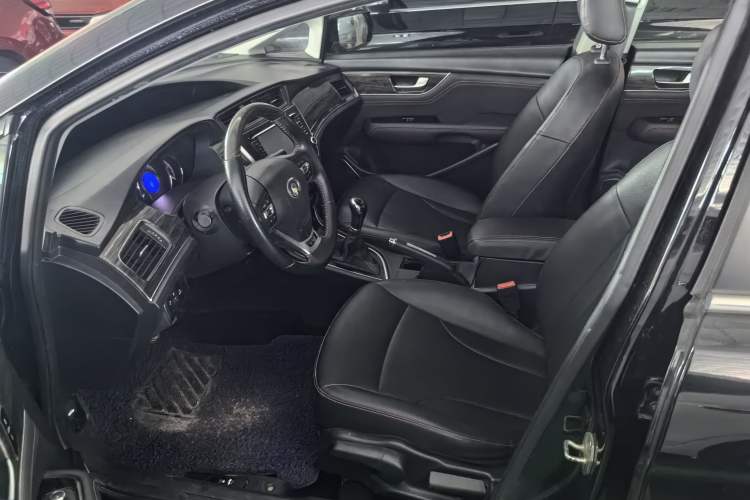 Used Great Wall C50 2014 Upgraded Model 1.5T Manual Fashion Edition Interior 2