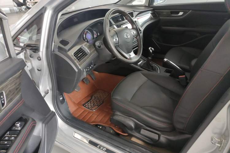 Used Great Wall C50 2014 Upgraded Model 1.5T Manual Elite Version Interior 2