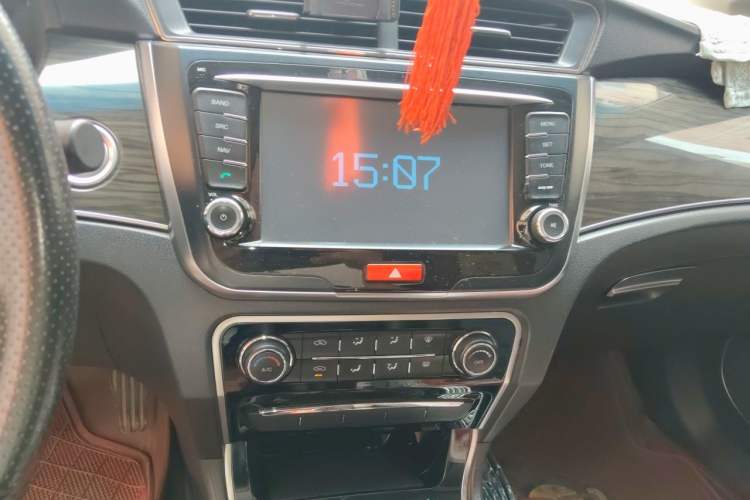 Used Great Wall C50 2014 Upgraded Model 1.5T Manual Fashion Edition Audio And AC Panel
