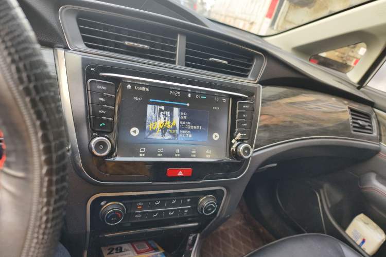 Used Great Wall C50 2014 Upgraded Model 1.5T Manual Fashion Edition Audio And AC Panel