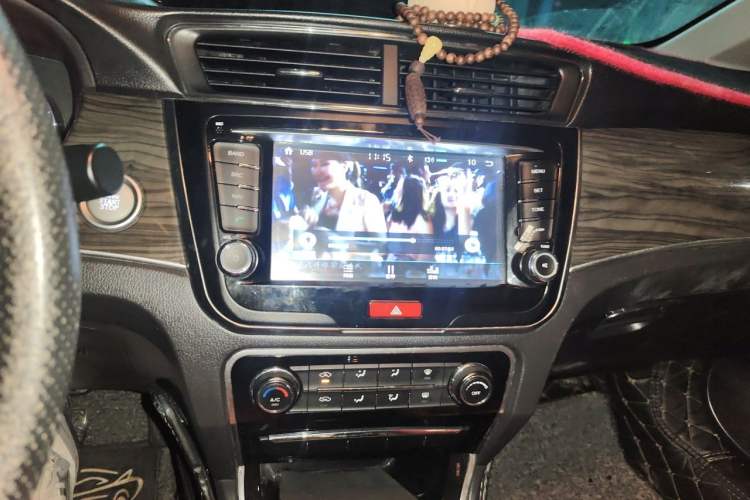 Used Great Wall C50 2014 Upgraded Model 1.5T Manual Fashion Edition Audio And AC Panel
