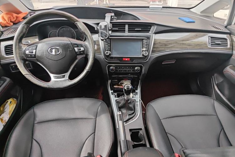 Used Great Wall C50 2014 Upgraded Model 1.5T Manual Comfort Version Center Console