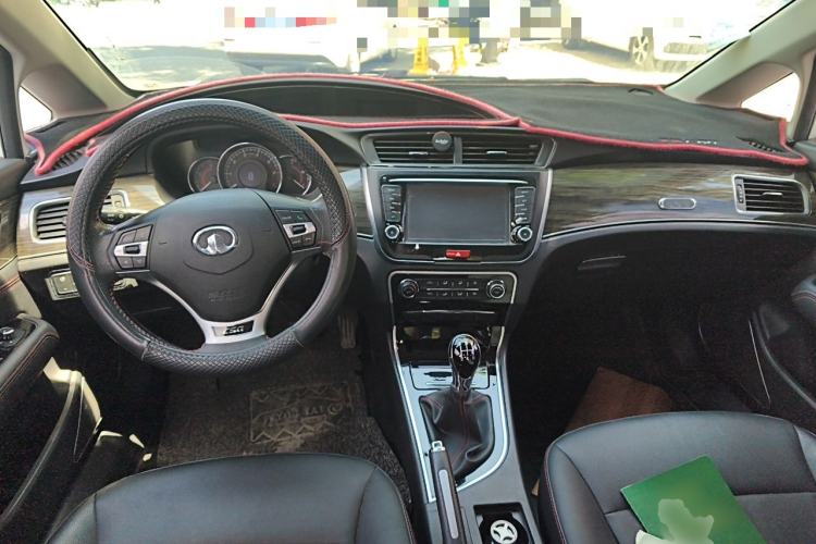 Used Great Wall C50 2014 Upgraded Model 1.5T Manual Fashion Edition Center Console