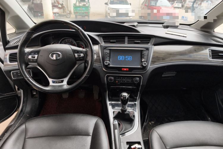 Used Great Wall C50 2014 Upgraded Model 1.5T Manual Fashion Edition Center Console