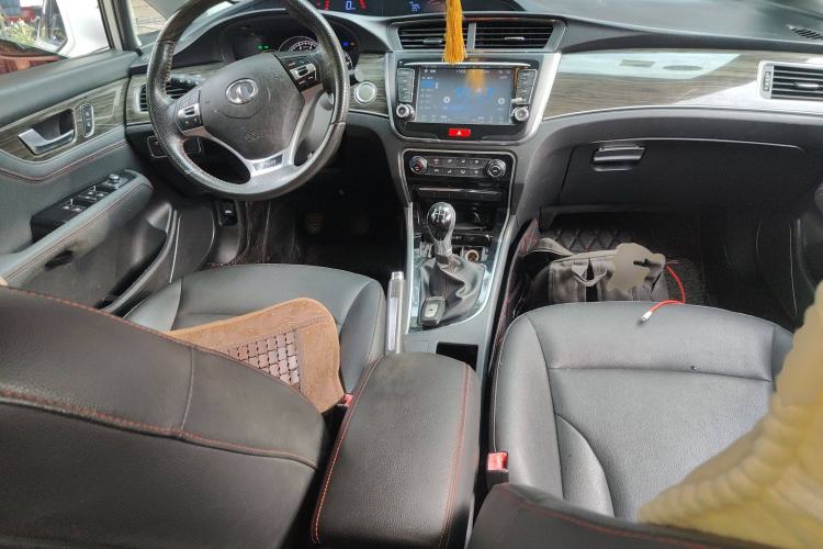 Used Great Wall C50 2014 Upgraded Model 1.5T Manual Fashion Edition Center Console