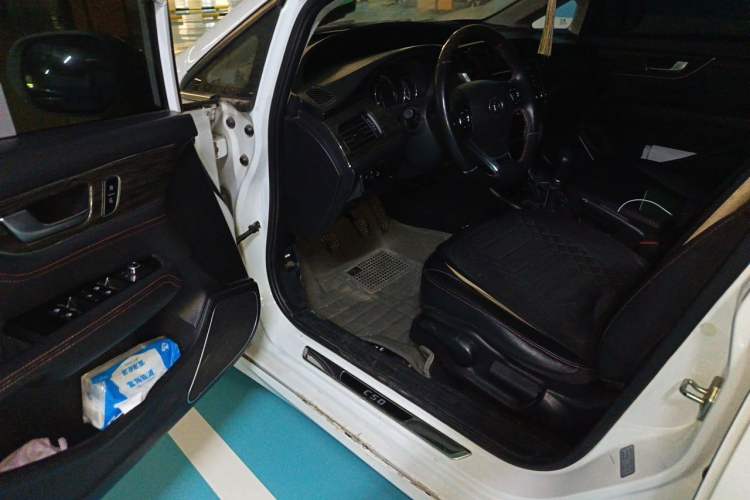 Used Great Wall C50 2014 Upgraded Model 1.5T Manual Fashion Edition Driver Seat