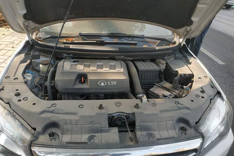 Used Great Wall C50 2014 Upgraded Model 1.5T Manual Comfort Version Engine Bay