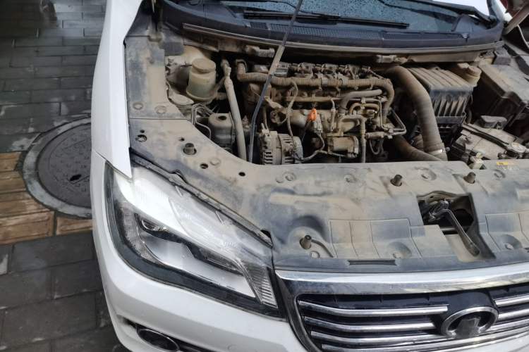 Used Great Wall C50 2014 Upgraded Model 1.5T Manual Comfort Version Engine Bay Right