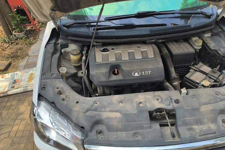 Used Great Wall C50 2014 Upgraded Model 1.5T Manual Elite Version Engine Bay Right