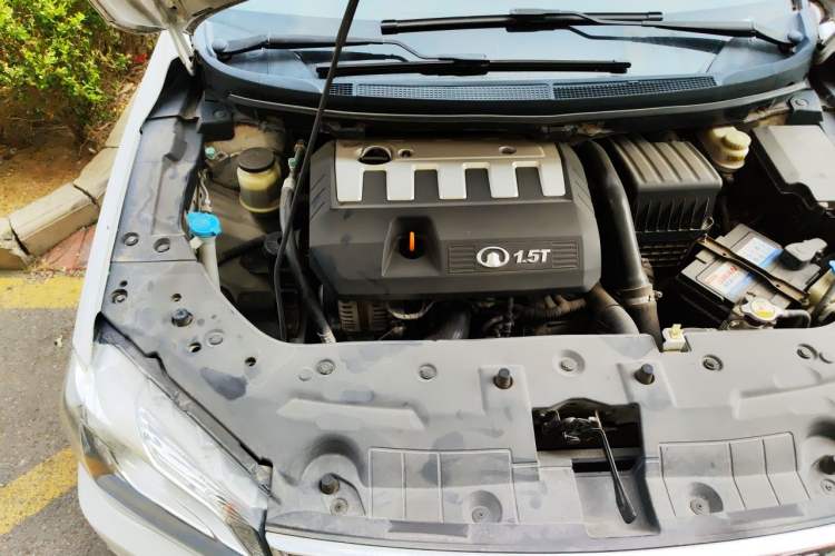Used Great Wall C50 2014 Upgraded Model 1.5T Manual Elite Version Engine Bay Right