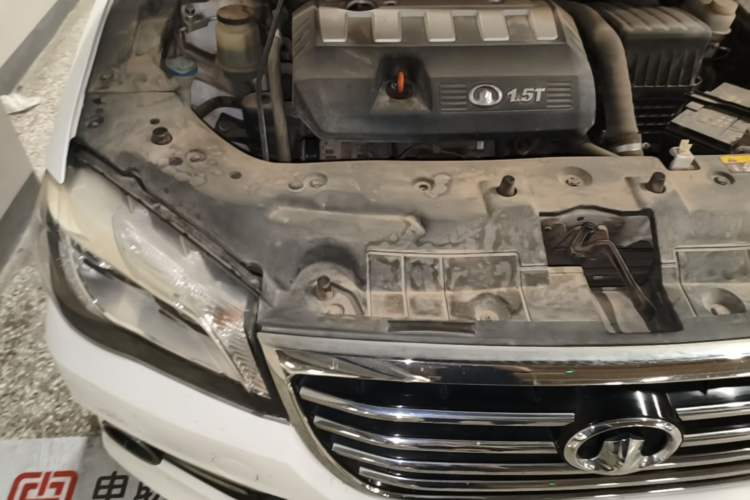 Used Great Wall C50 2014 Upgraded Model 1.5T Manual Elite Version Engine Bay Right