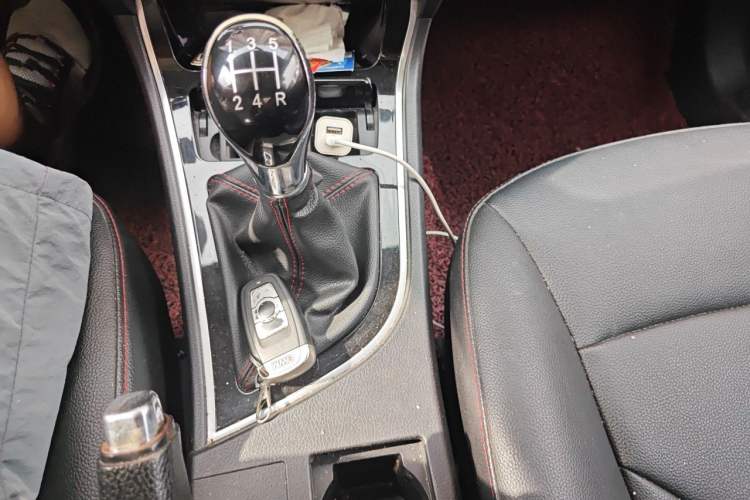 Used Great Wall C50 2014 Upgraded Model 1.5T Manual Comfort Version Gear Lever