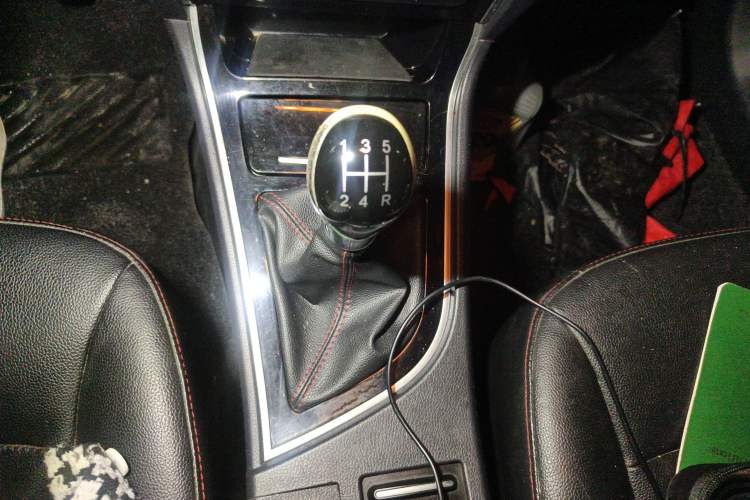 Used Great Wall C50 2014 Upgraded Model 1.5T Manual Fashion Edition Gear Lever
