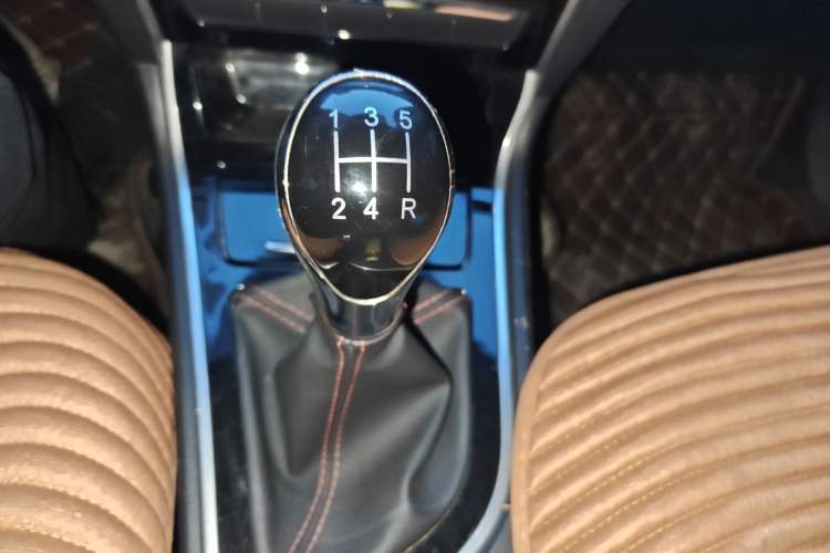 Used Great Wall C50 2014 Upgraded Model 1.5T Manual Elite Version Gear Lever