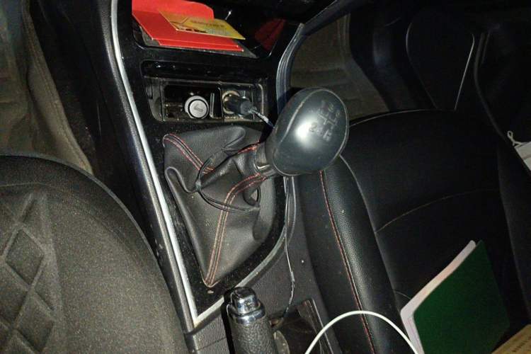 Used Great Wall C50 2014 Upgraded Model 1.5T Manual Fashion Edition Gear Lever