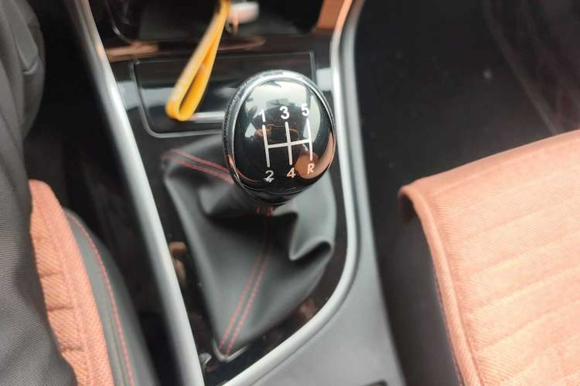 Used Great Wall C50 2014 Upgraded Model 1.5T Manual Fashion Edition Gear Lever