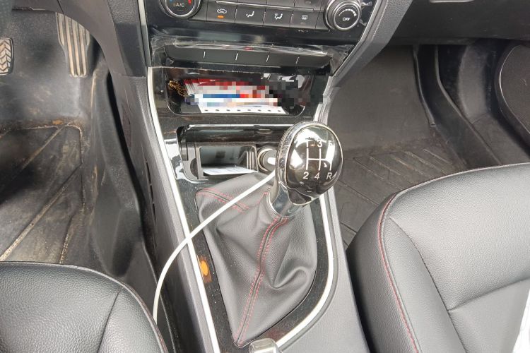 Used Great Wall C50 2014 Upgraded Model 1.5T Manual Fashion Edition Gear Lever