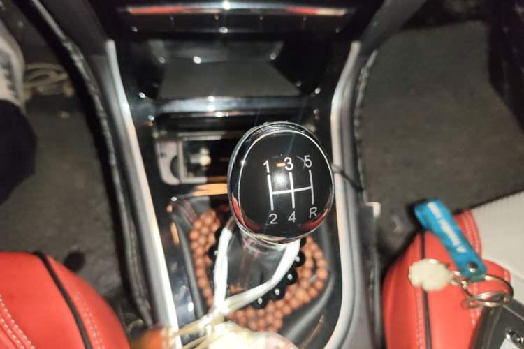 Used Great Wall C50 2014 Upgraded Model 1.5T Manual Fashion Edition Gear Lever