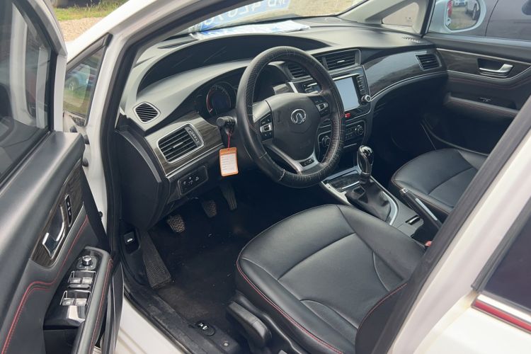 Used Great Wall C50 2014 Upgraded Model 1.5T Manual Comfort Version Interior 2