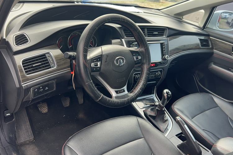 Used Great Wall C50 2014 Upgraded Model 1.5T Manual Comfort Version Interior 3