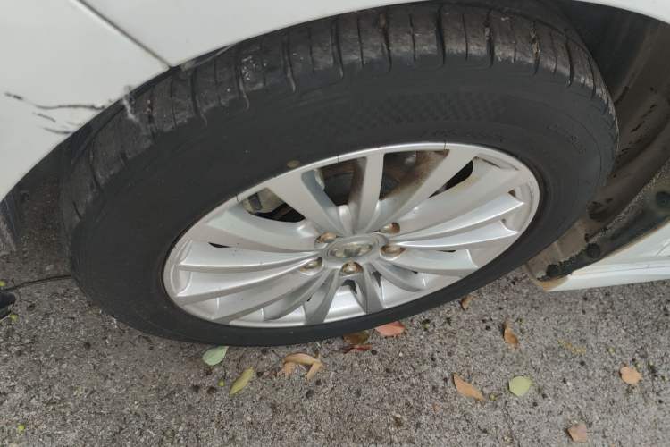 Used Great Wall C50 2014 Upgraded Model 1.5T Manual Fashion Edition Left Front Wheel Hub