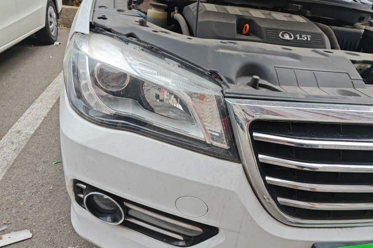 Used Great Wall C50 2014 Upgraded Model 1.5T Manual Comfort Version Right Front Headlight