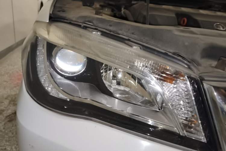 Used Great Wall C50 2014 Upgraded Model 1.5T Manual Elite Version Right Front Headlight