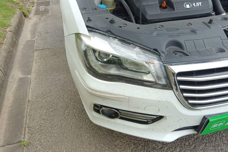 Used Great Wall C50 2014 Upgraded Model 1.5T Manual Fashion Edition Right Front Headlight
