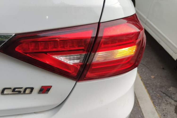 Used Great Wall C50 2014 Upgraded Model 1.5T Manual Fashion Edition Right Rear Taillight