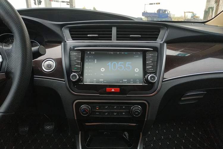 Used Great Wall C50 2016 1.5T Manual Fashion Edition Audio And AC Panel