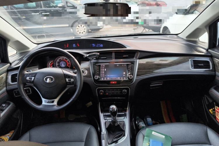 Used Great Wall C50 2016 1.5T Manual Fashion Edition Center Console