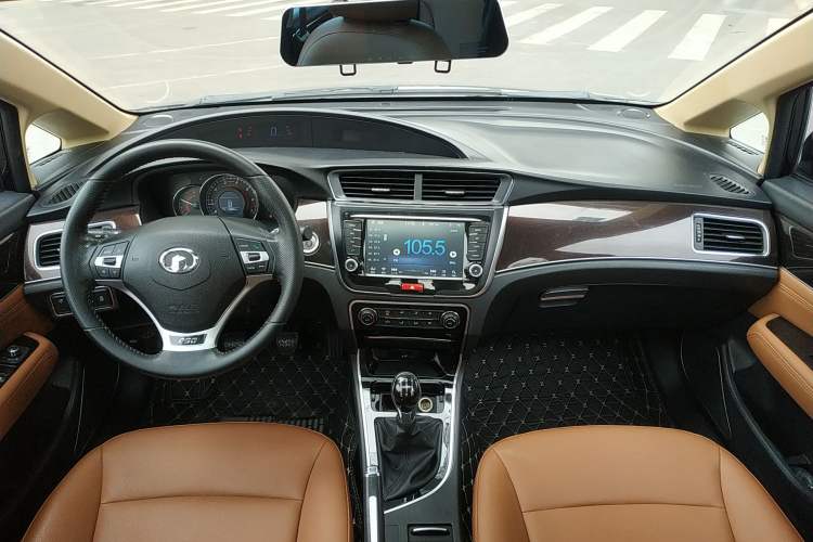 Used Great Wall C50 2016 1.5T Manual Fashion Edition Center Console