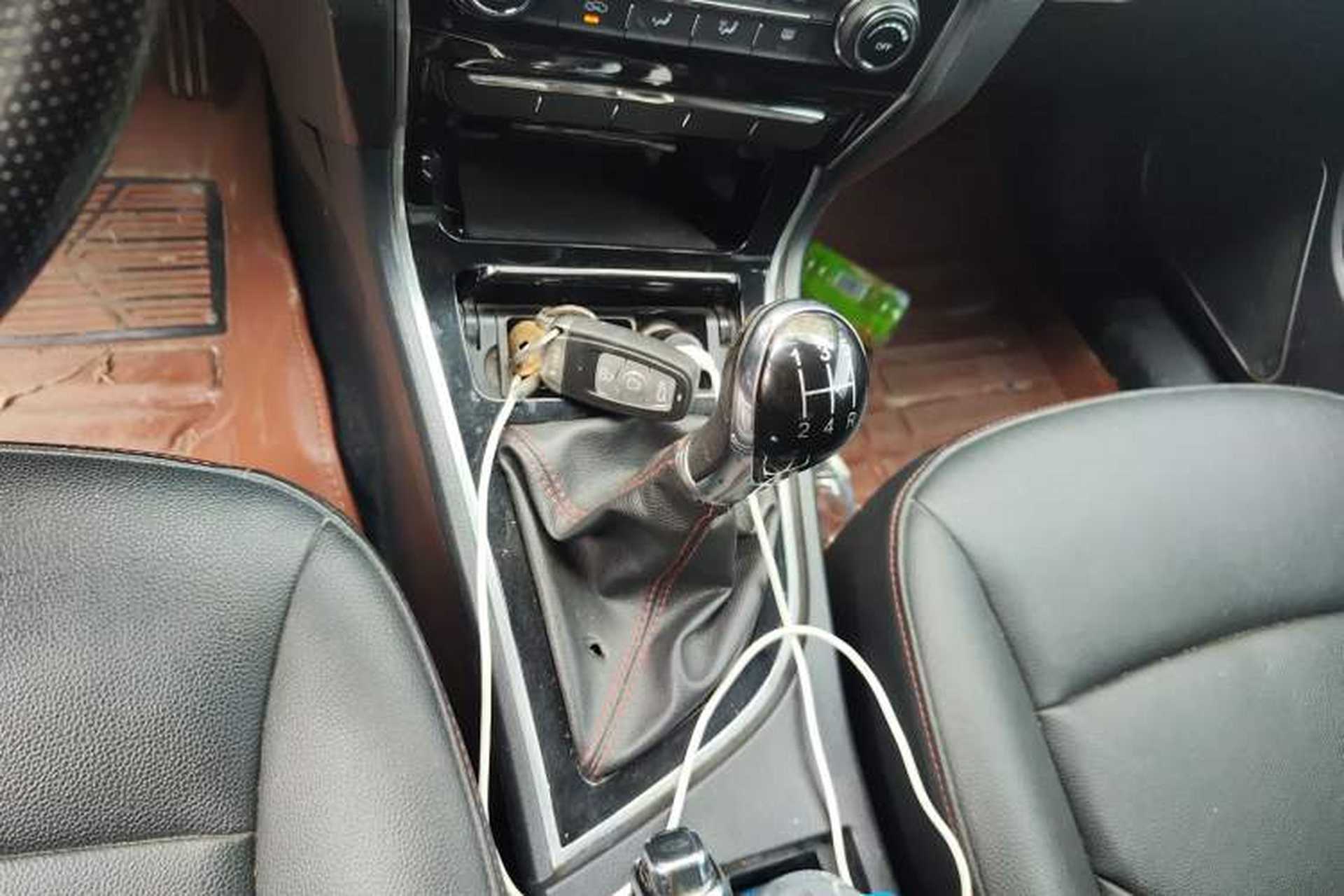 Used Great Wall C50 2016 1.5T Manual Fashion Edition Gear Lever