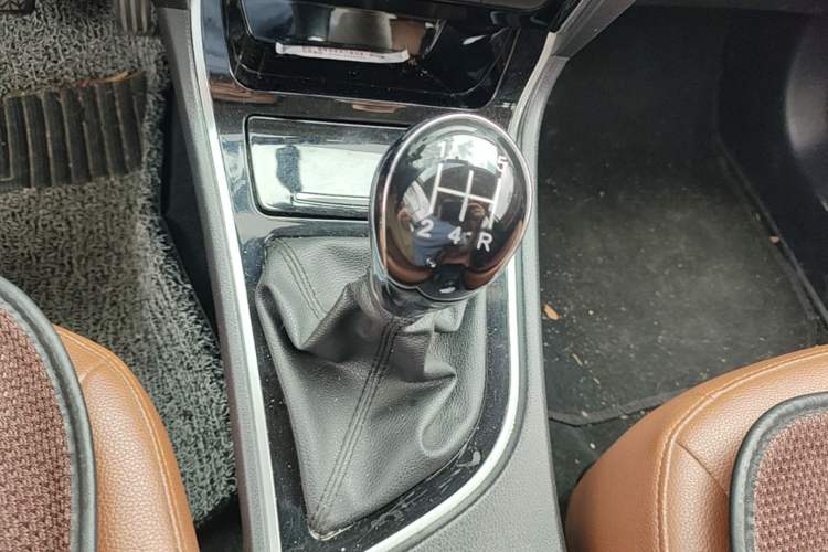 Used Great Wall C50 2016 1.5T Manual Fashion Edition Gear Lever