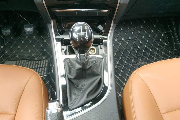 Used Great Wall C50 2016 1.5T Manual Fashion Edition Gear Lever