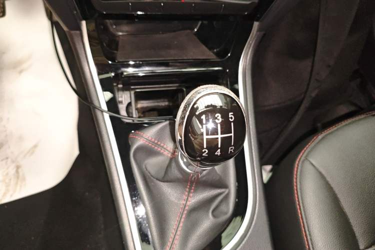 Used Great Wall C50 2016 1.5T Manual Fashion Edition Gear Lever