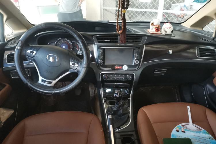Used Great Wall C50 2016 1.5T Manual Fashion Edition Center Console