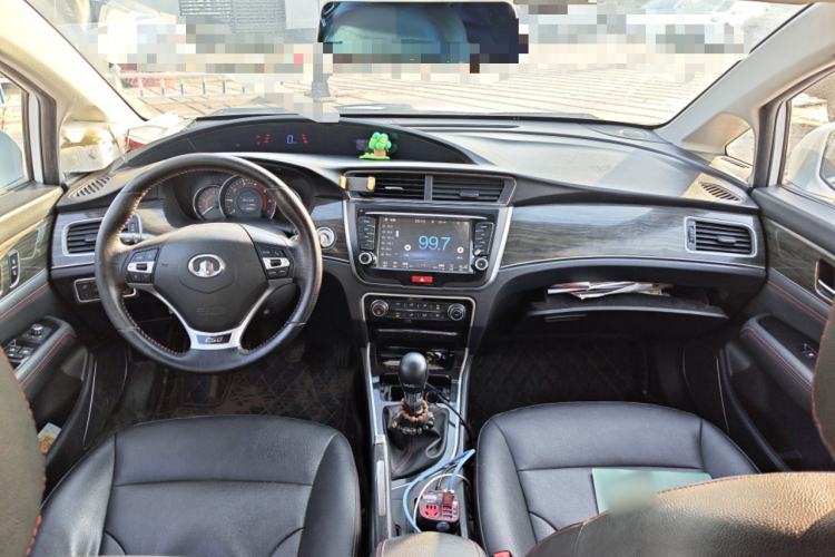 Used Great Wall C50 2016 1.5T Manual Fashion Edition Center Console