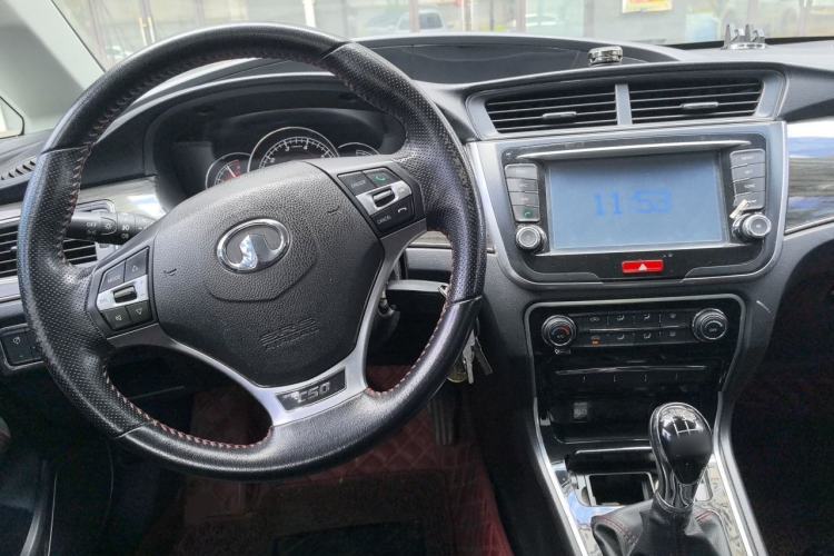 Used Great Wall C50 2016 1.5T Manual Comfort Edition Center Console