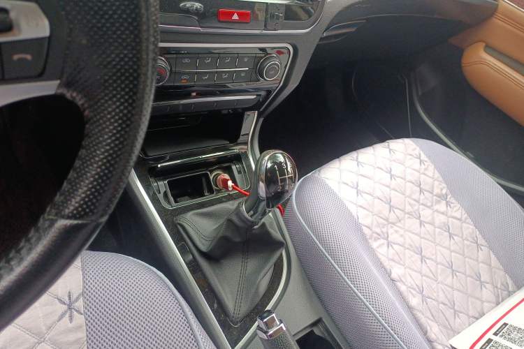 Used Great Wall C50 2016 1.5T Manual Fashion Edition Gear Lever