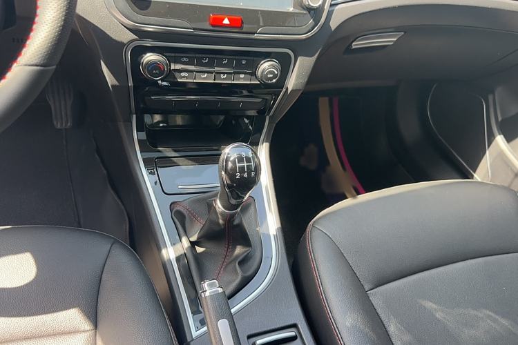 Used Great Wall C50 2016 1.5T Manual Fashion Edition Gear Lever