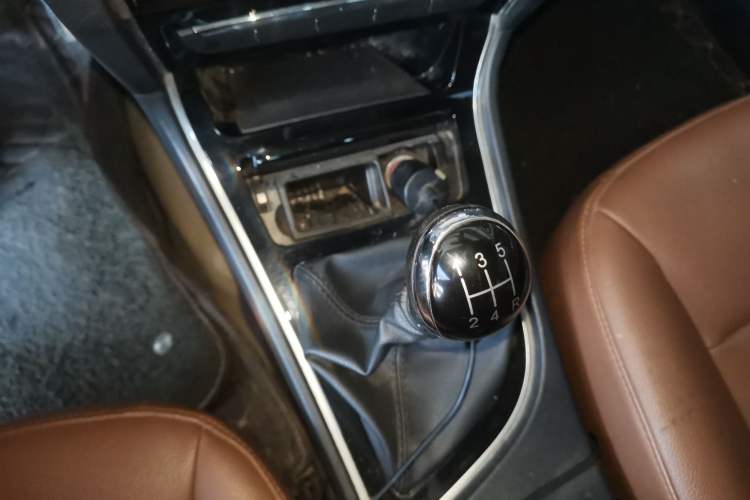 Used Great Wall C50 2016 1.5T Manual Fashion Edition Gear Lever