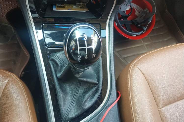 Used Great Wall C50 2016 1.5T Manual Comfort Edition Gear Lever