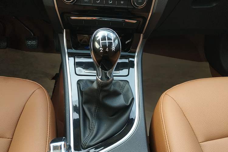 Used Great Wall C50 2016 1.5T Manual Fashion Edition Gear Lever
