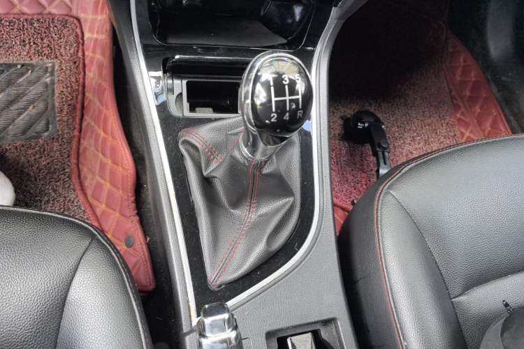 Used Great Wall C50 2016 1.5T Manual Comfort Edition Gear Lever