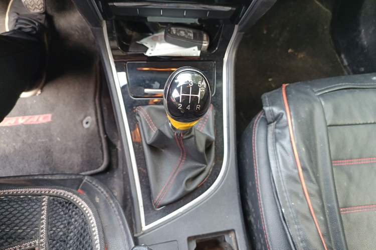Used Great Wall C50 2016 1.5T Manual Fashion Edition Gear Lever