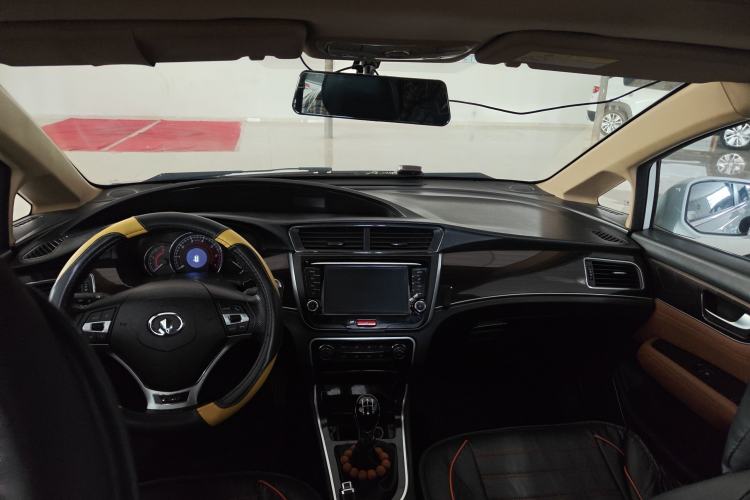 Used Great Wall C50 2016 1.5T Manual Fashion Edition Interior 2