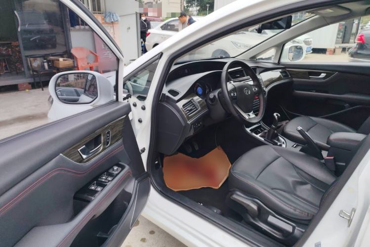 Used Great Wall C50 2016 1.5T Manual Fashion Edition Interior 3