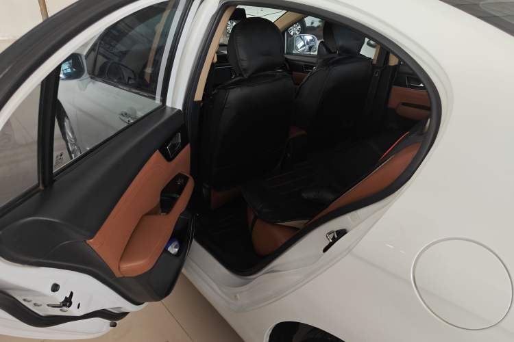 Used Great Wall C50 2016 1.5T Manual Fashion Edition Interior 3